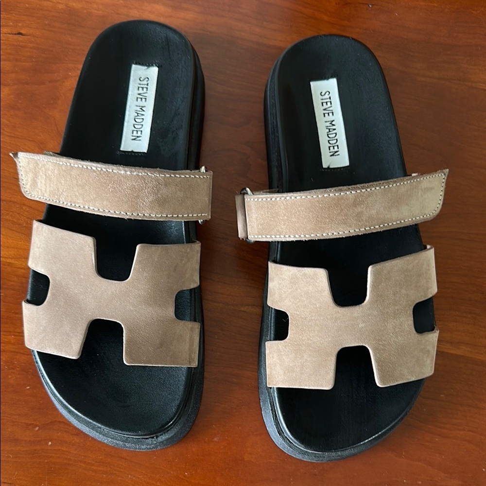 Steve Madden Tan and Black Sandals